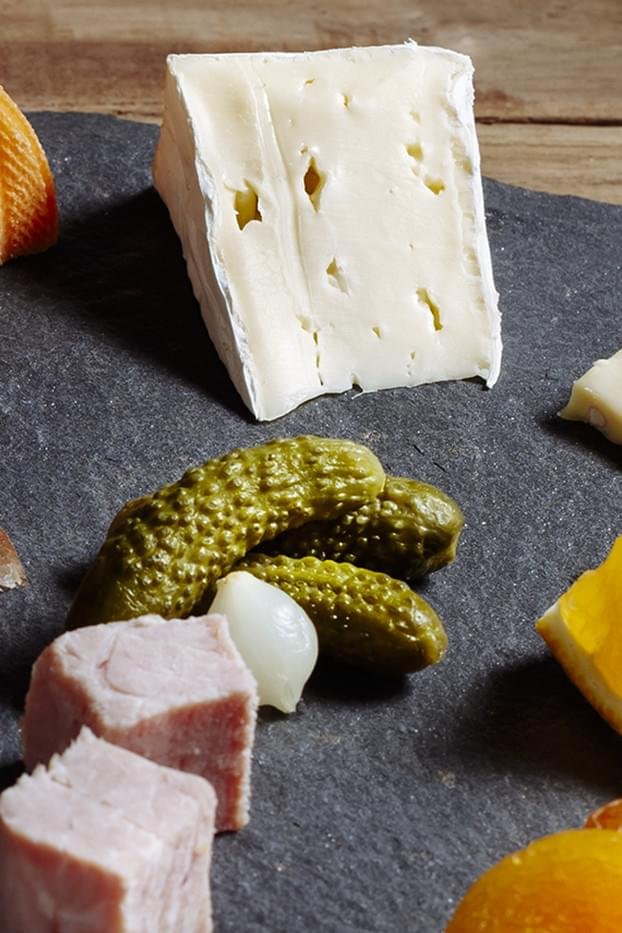 Brie Agropur Import Collection avec jambon et cornichons Bar à Fromages