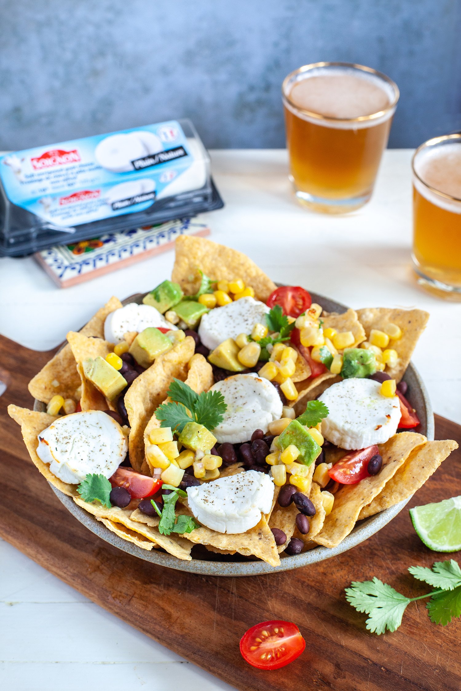 Recipe - Nachos with cheddar, Soignon goat cheese and corn and avocado salsa 