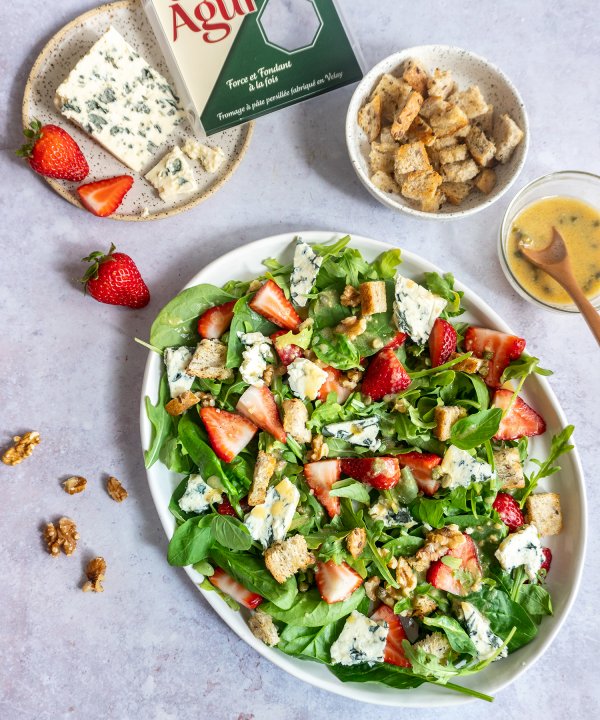 Recipe - Strawberry and Saint Agur Blue cheese salad with honey dressing