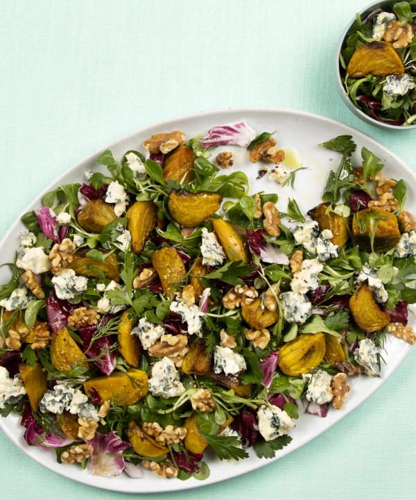 Roasted yellow baby beets with lamb’s lettuce, walnuts and Saint Agur cheese Recipe - Roasted yellow baby beets with lamb’s lettuce, walnuts and Saint Agur cheese